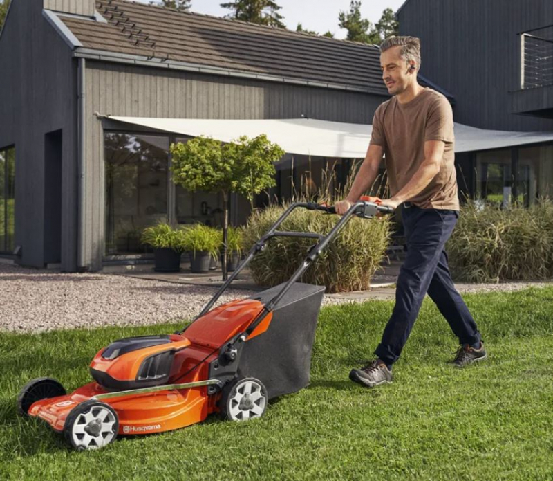 Lawn Mower Lc 142is!